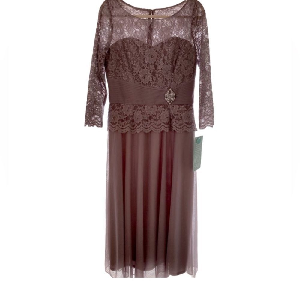 Jackie Jon Gown Lace gown Size 10 NWT